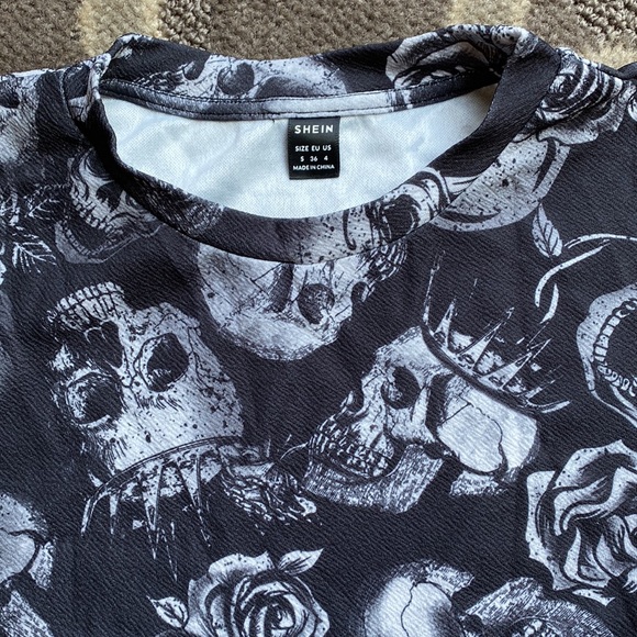 Shein 2 piece short set. Size small - Picture 4 of 6